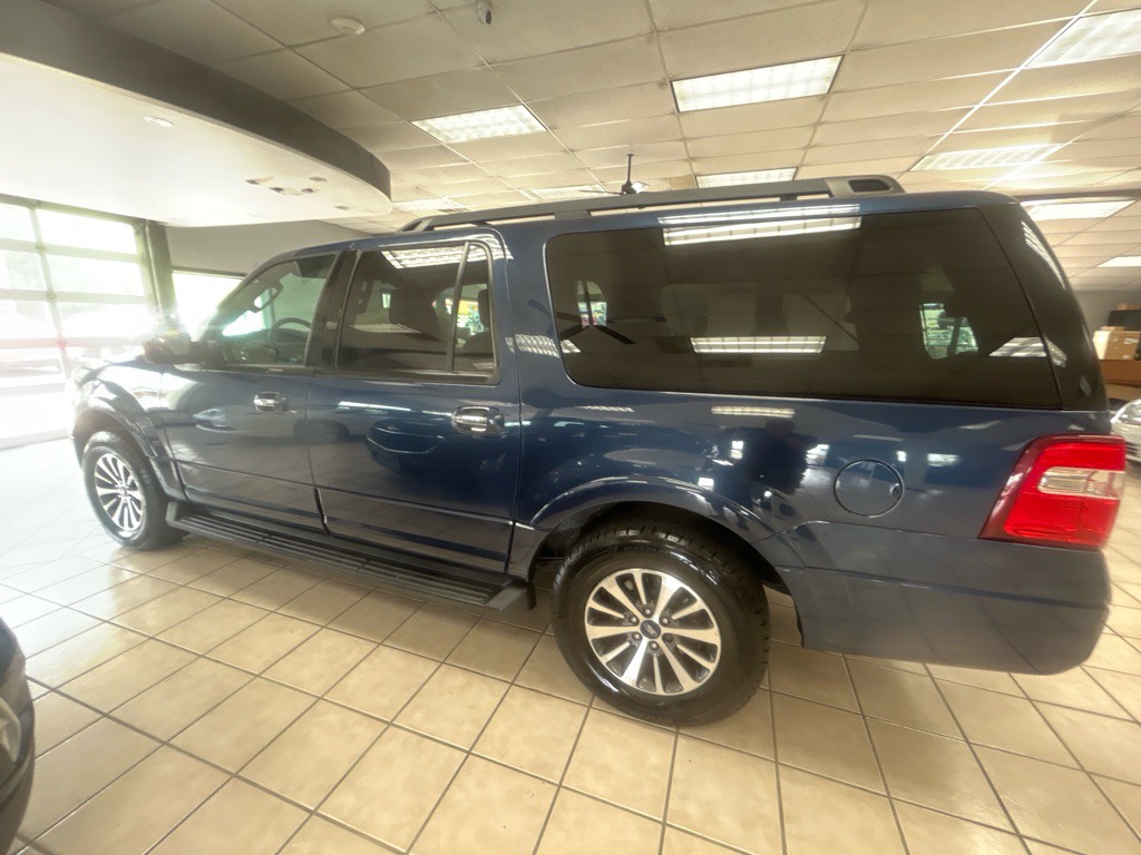 2017 Ford Expedition Image 2