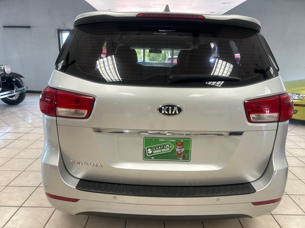 2015 Kia Sedona Image 3