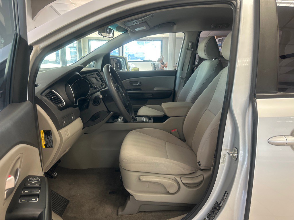 2015 Kia Sedona Image 12