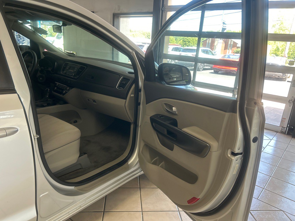 2015 Kia Sedona Image 27