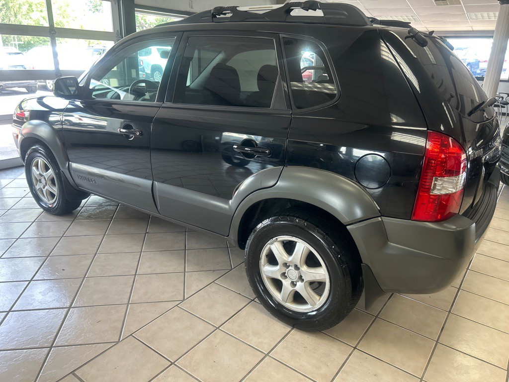 2005 Hyundai Tucson Image 2