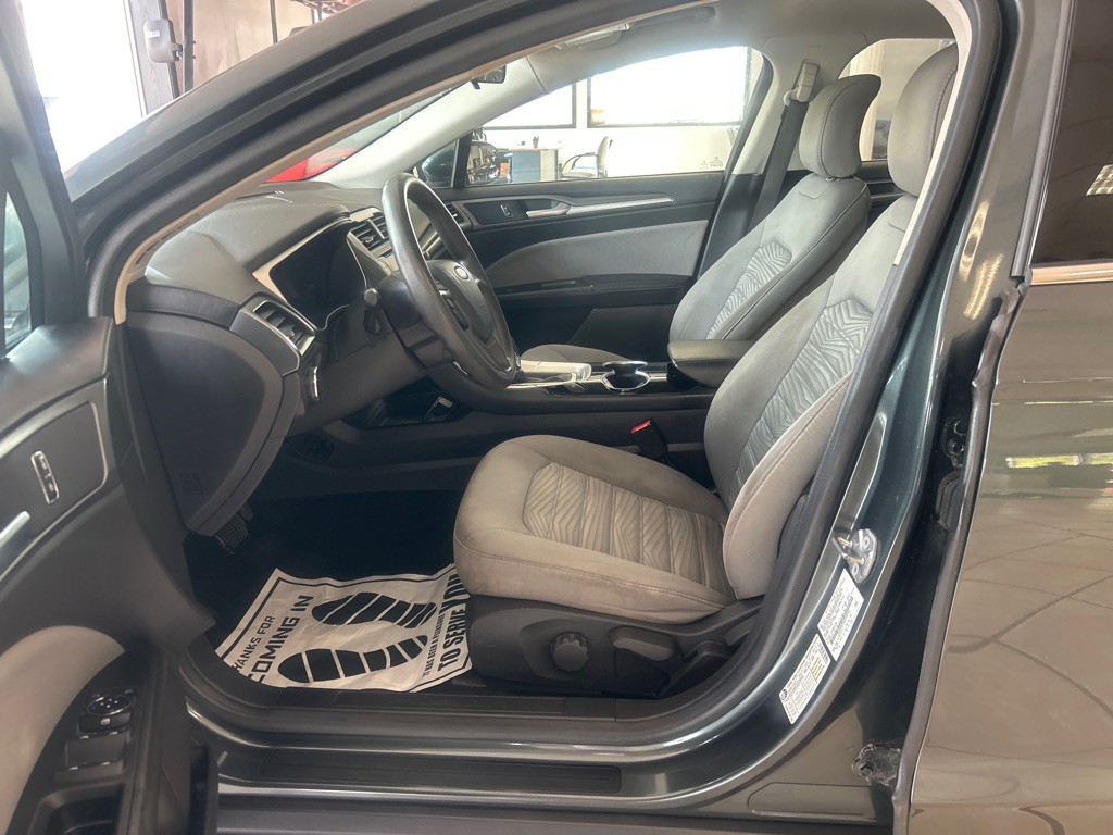 2016 Ford Fusion Image 11