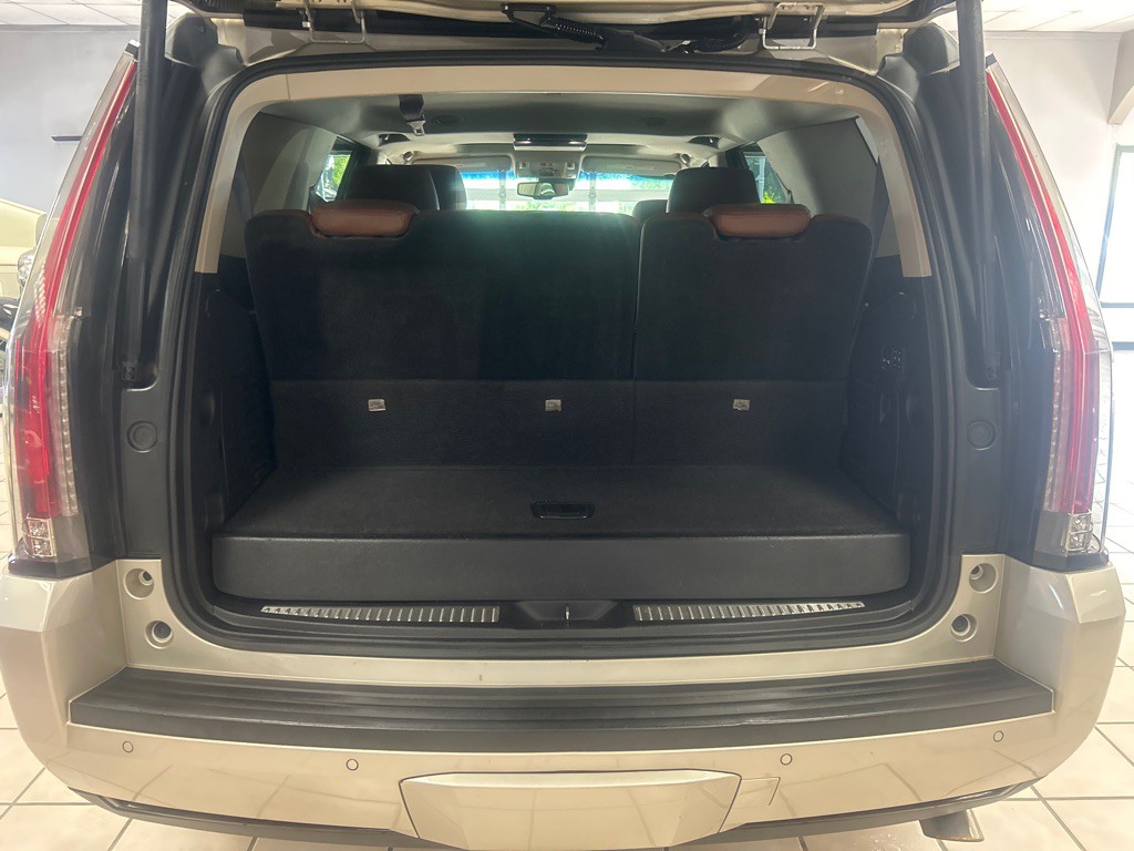 2016 Cadillac Escalade Image 28