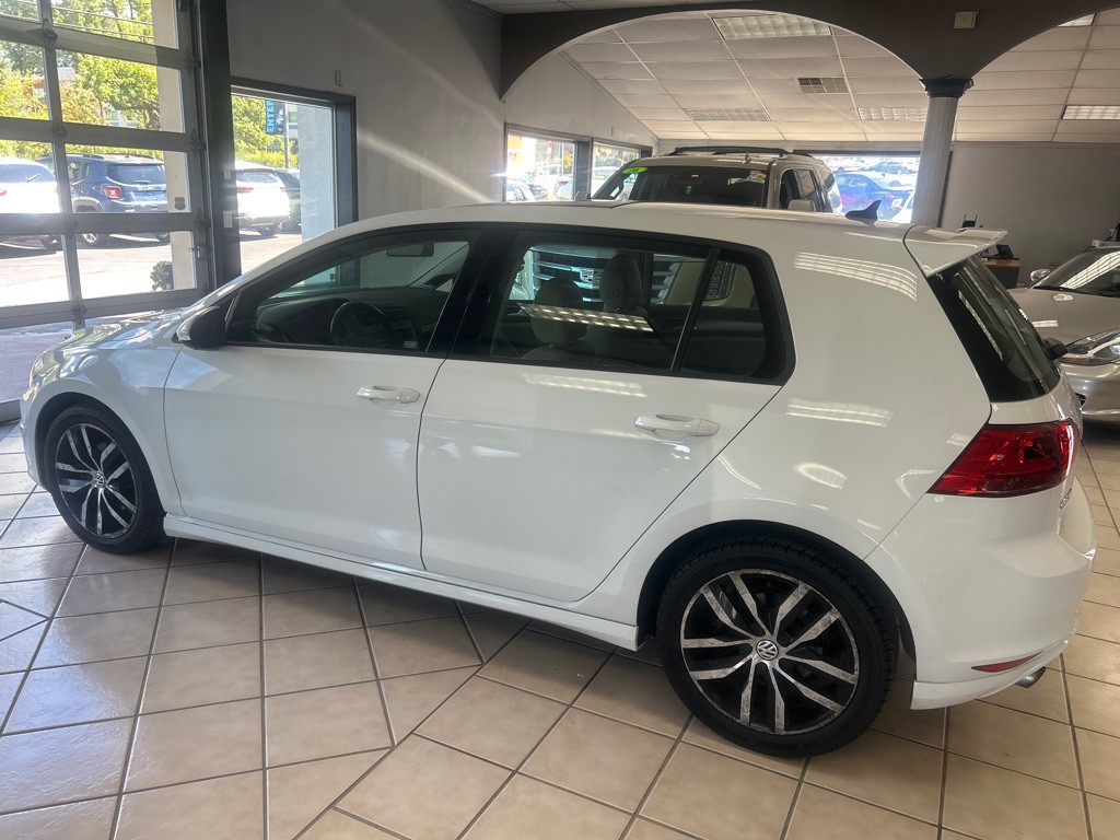 2015 Volkswagen Golf Image 2