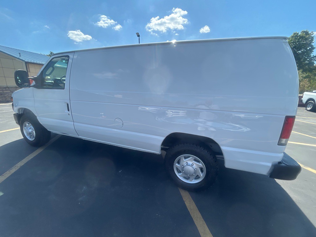 2013 Ford E-series Image 2