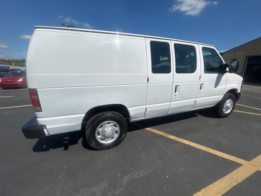 2013 Ford E-series Image 4