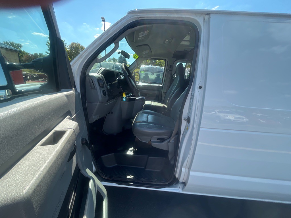 2013 Ford E-series Image 11