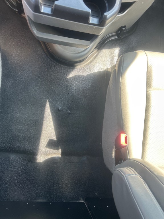 2013 Ford E-series Image 17