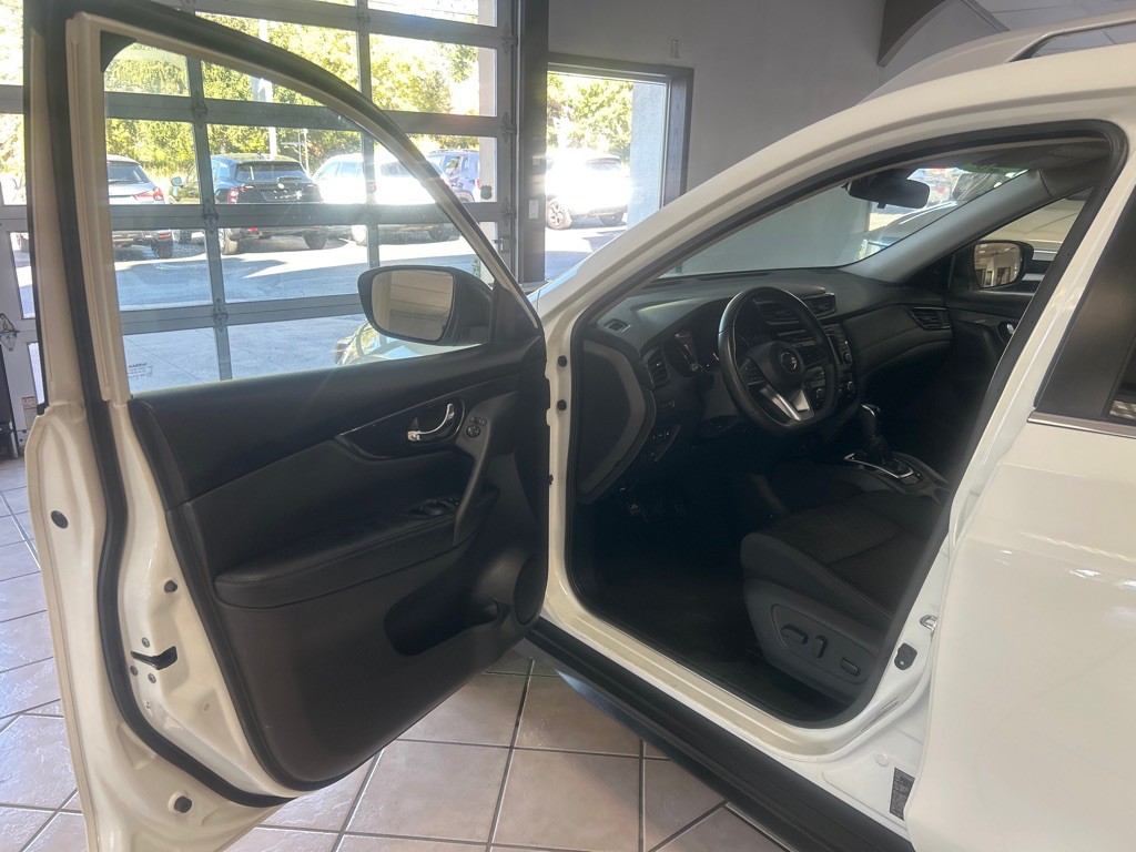 2020 Nissan Rogue Image 9