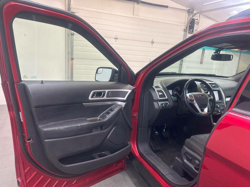 2012 Ford Explorer Image 8