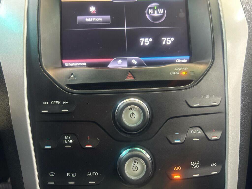 2012 Ford Explorer Image 16