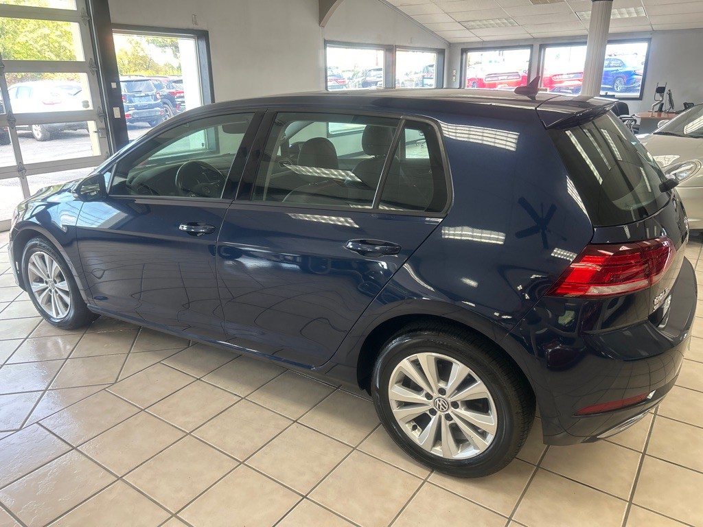 2018 Volkswagen Golf Image 2