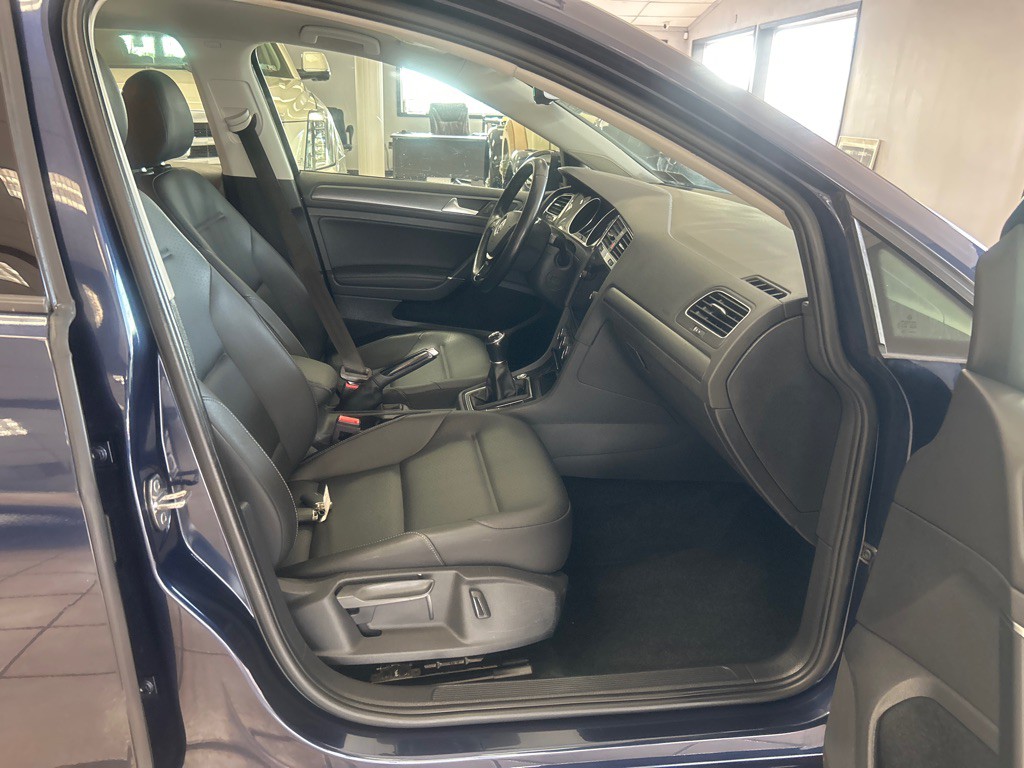 2018 Volkswagen Golf Image 32