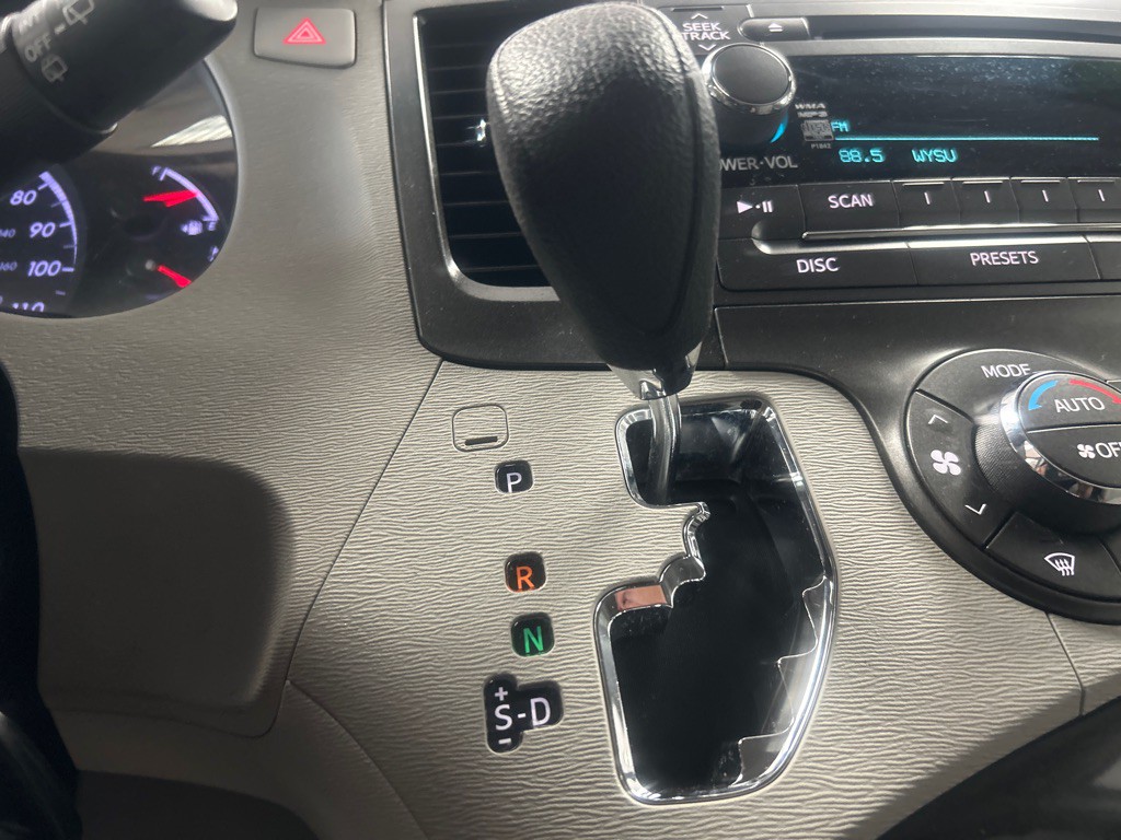 2014 Toyota Sienna Image 17