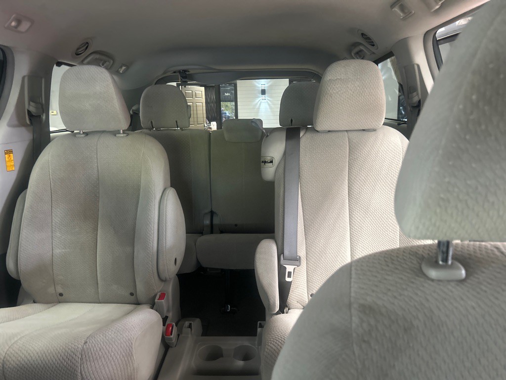 2014 Toyota Sienna Image 22