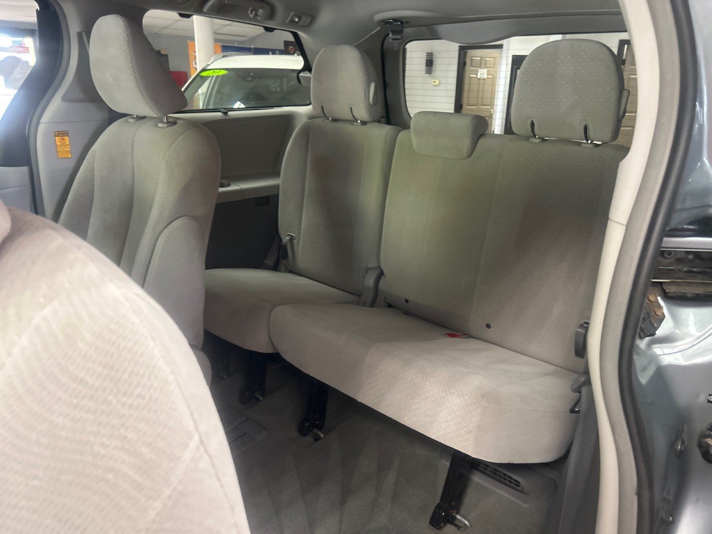 2014 Toyota Sienna Image 23