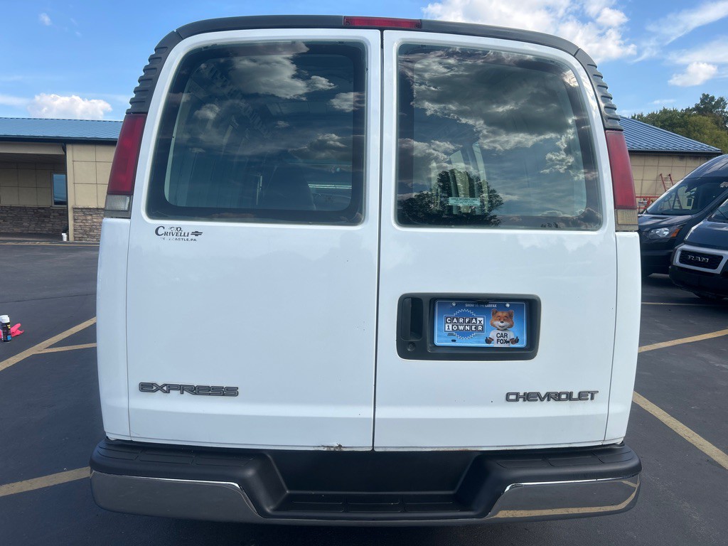 2001 Chevrolet Express Image 3
