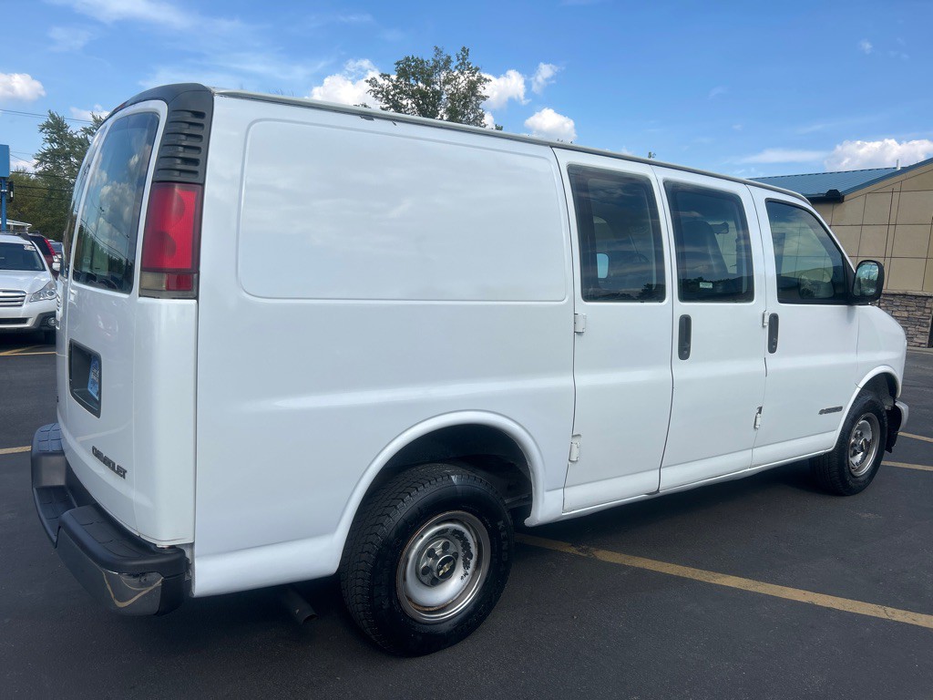 2001 Chevrolet Express Image 4