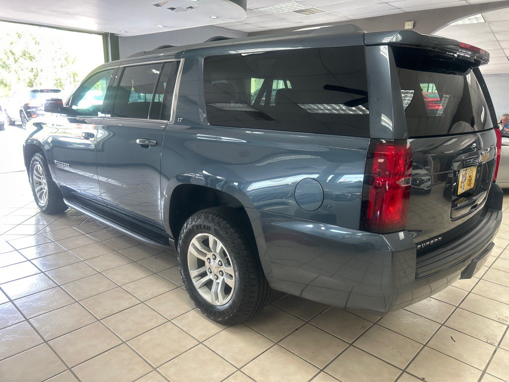 2020 Chevrolet Suburban Image 2