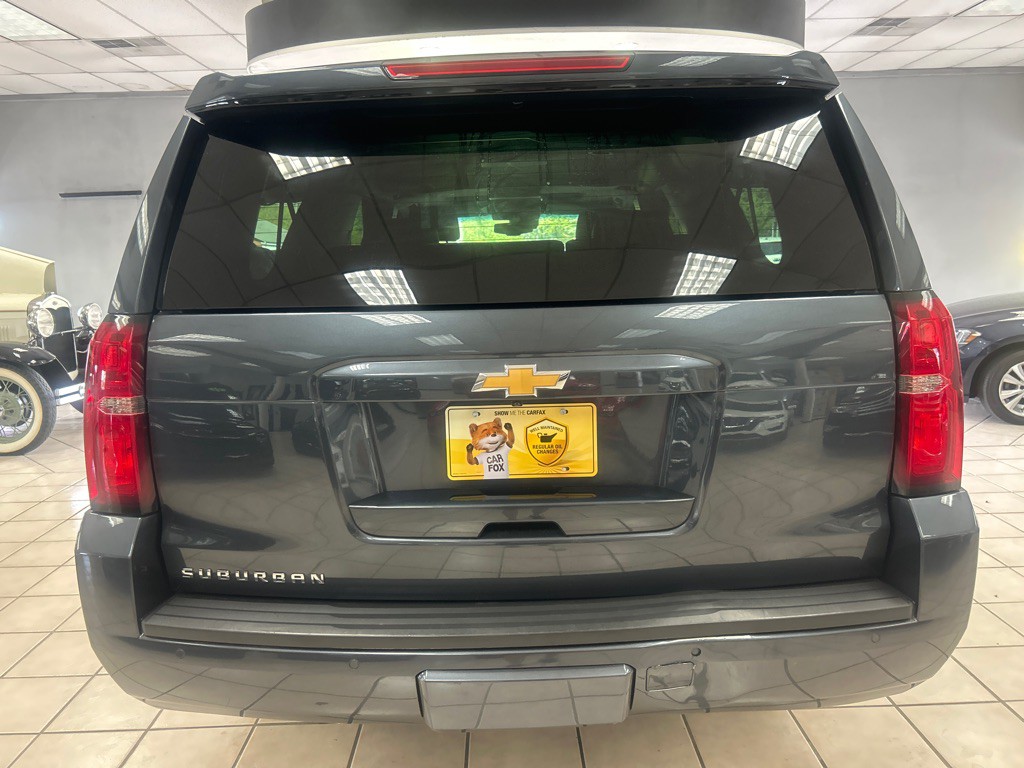 2020 Chevrolet Suburban Image 3
