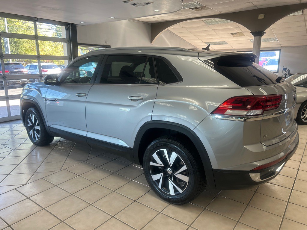 2020 Volkswagen Atlas Cross Sport Image 2