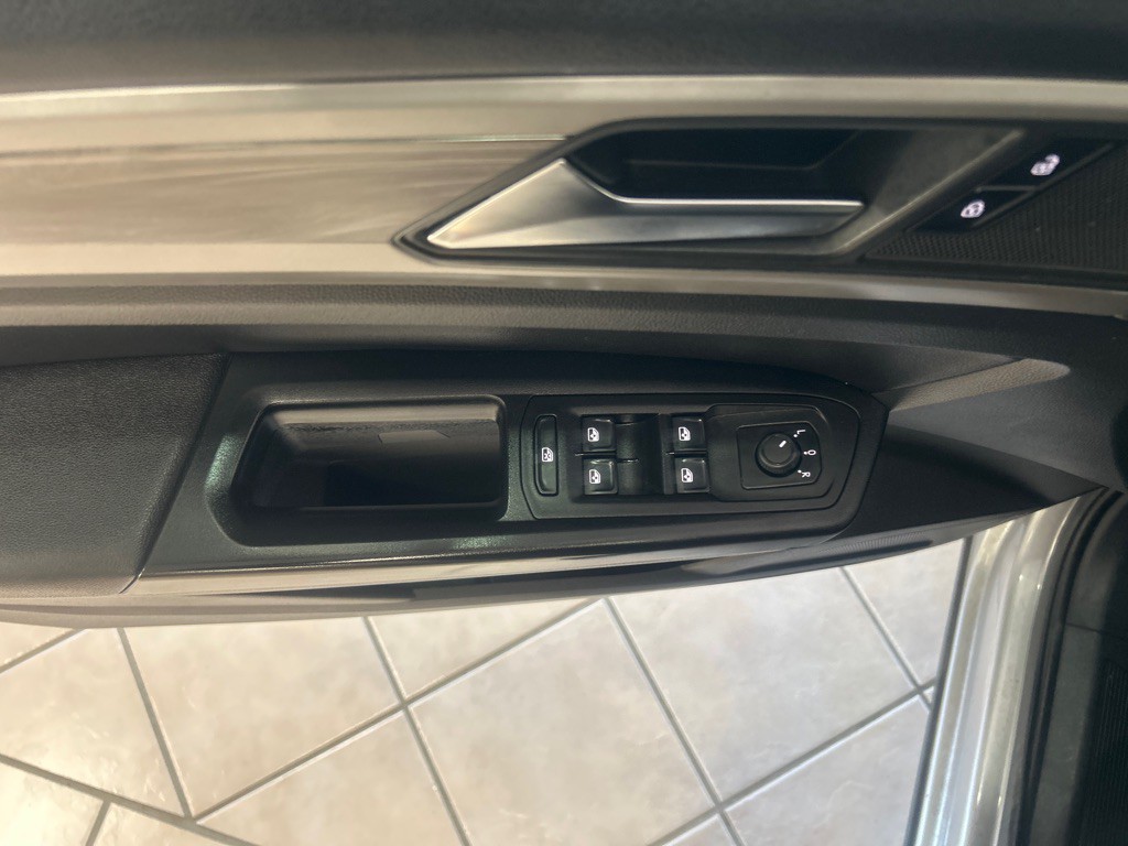 2020 Volkswagen Atlas Cross Sport Image 18