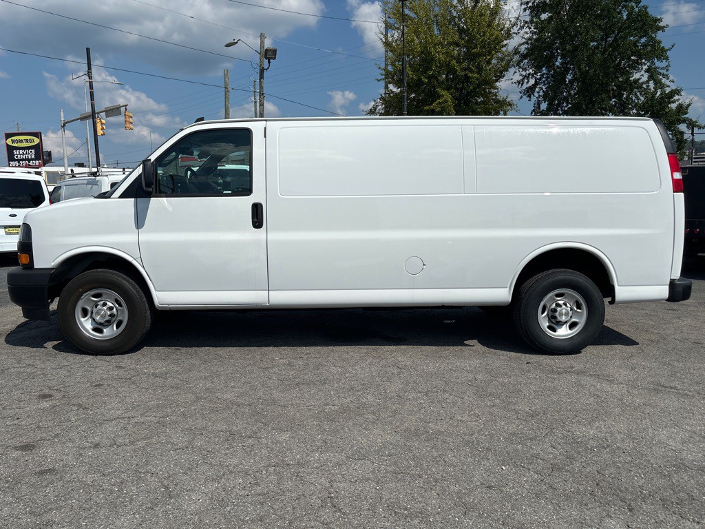 2022 Chevrolet Silverado 2500 Image 2
