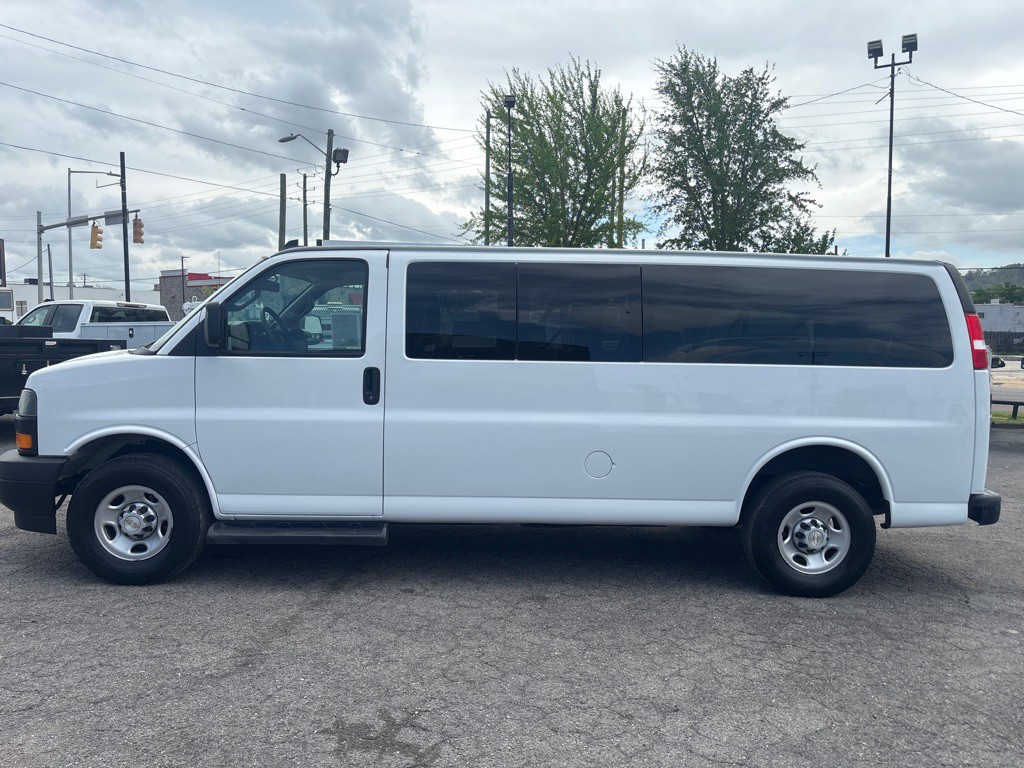 2022 Chevrolet G3500-pass Image 2