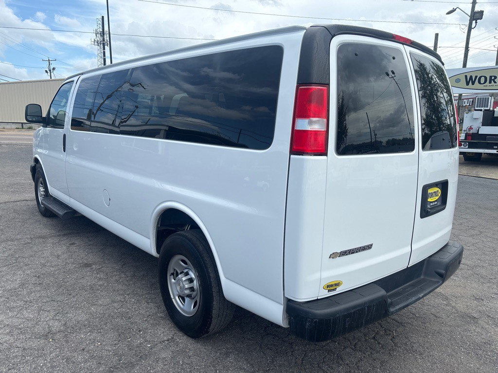 2022 Chevrolet G3500-pass Image 3