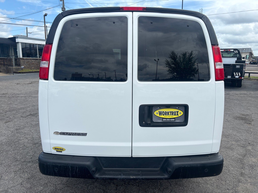 2022 Chevrolet G3500-pass Image 4
