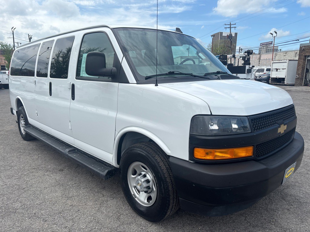 2022 Chevrolet G3500-pass Image 7