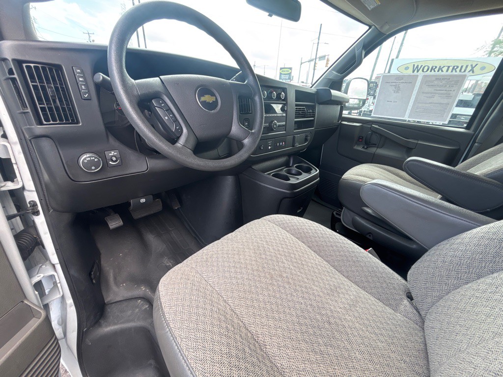 2022 Chevrolet G3500-pass Image 9