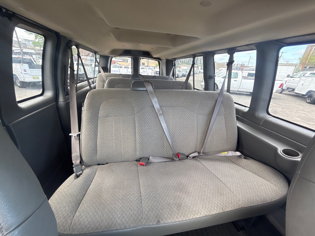 2022 Chevrolet G3500-pass Image 17