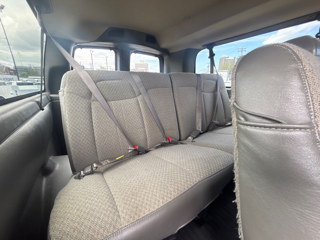 2022 Chevrolet G3500-pass Image 19