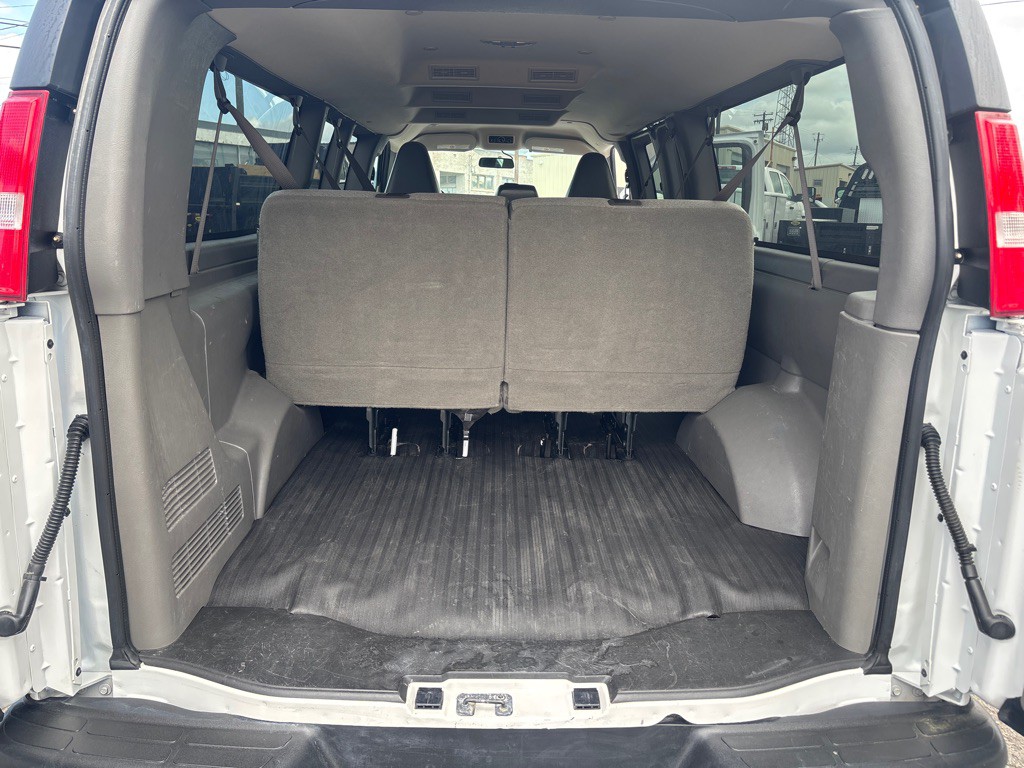 2022 Chevrolet G3500-pass Image 20