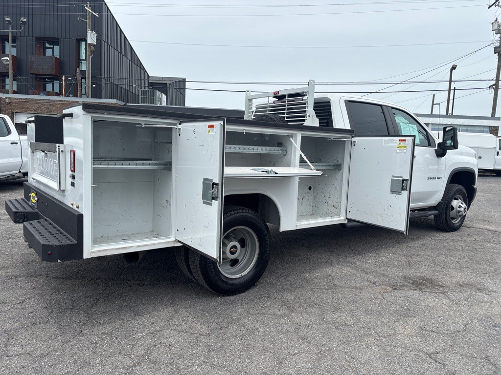 2023 Chevrolet C/K 3500 Image 22