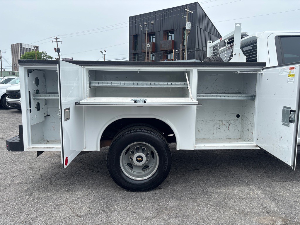 2023 Chevrolet C/K 3500 Image 23