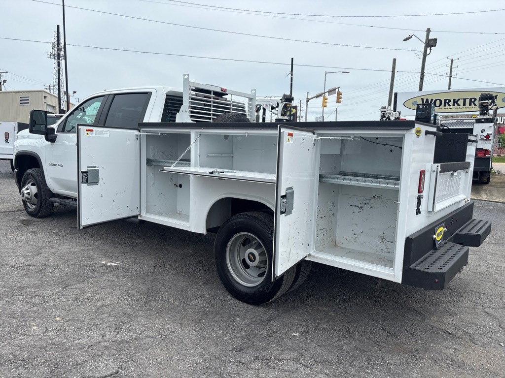 2023 Chevrolet C/K 3500 Image 24