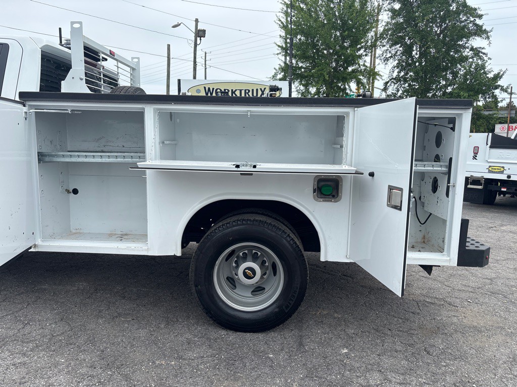 2023 Chevrolet C/K 3500 Image 25
