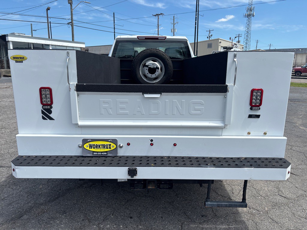2023 Chevrolet C/K 3500 Image 4