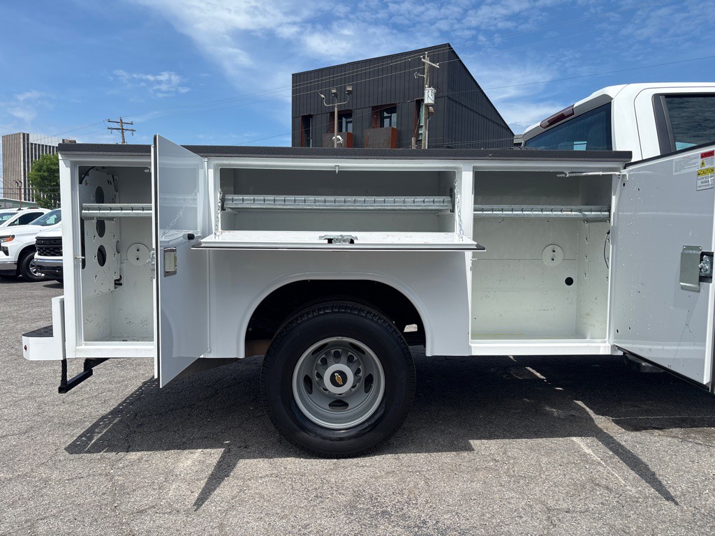 2023 Chevrolet C/K 3500 Image 23