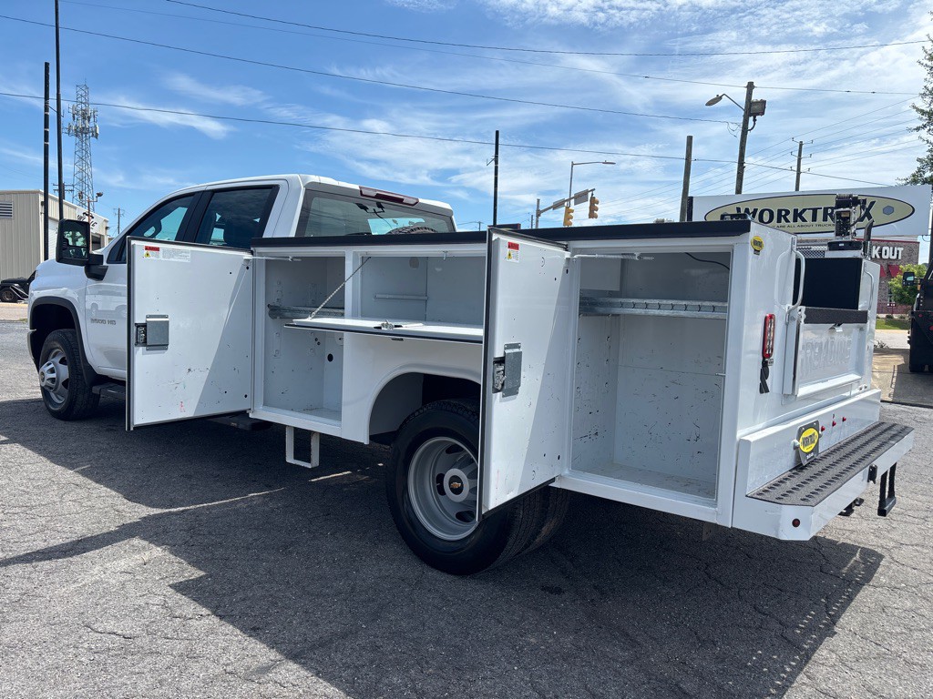 2023 Chevrolet C/K 3500 Image 24