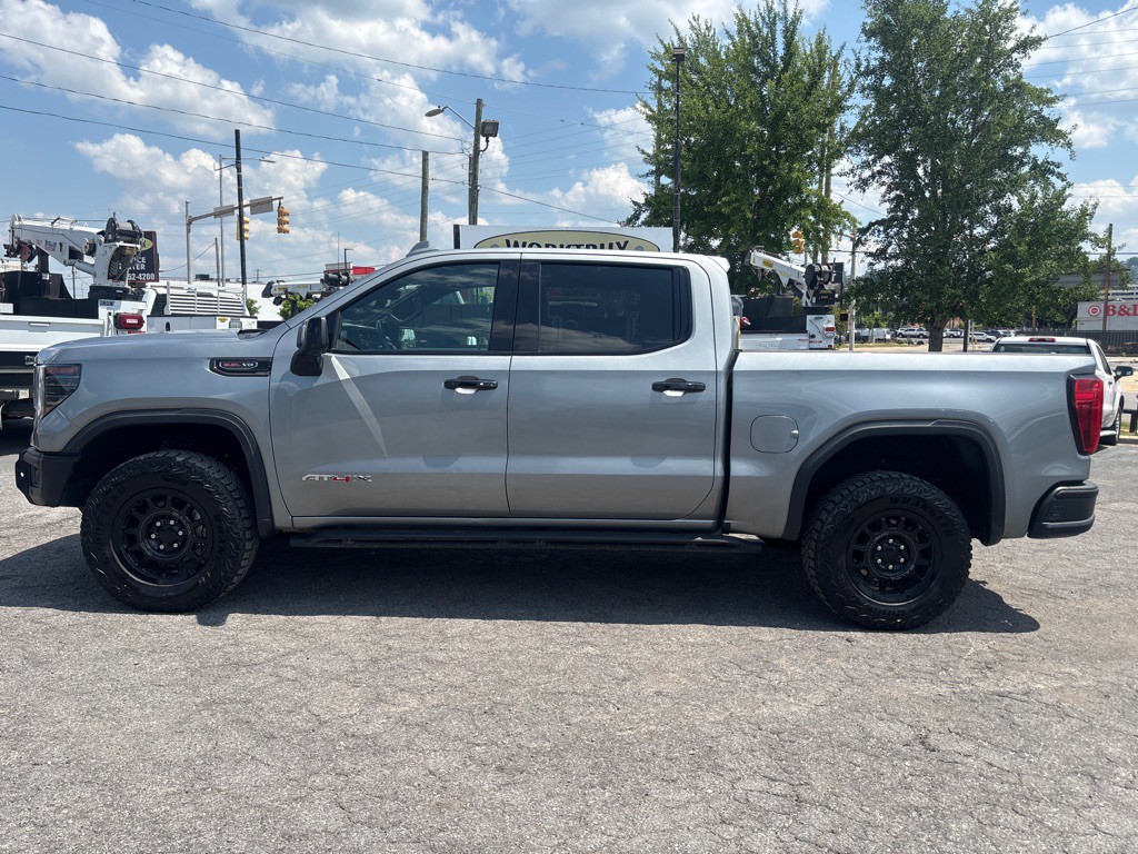 2023 GMC Sierra Image 2