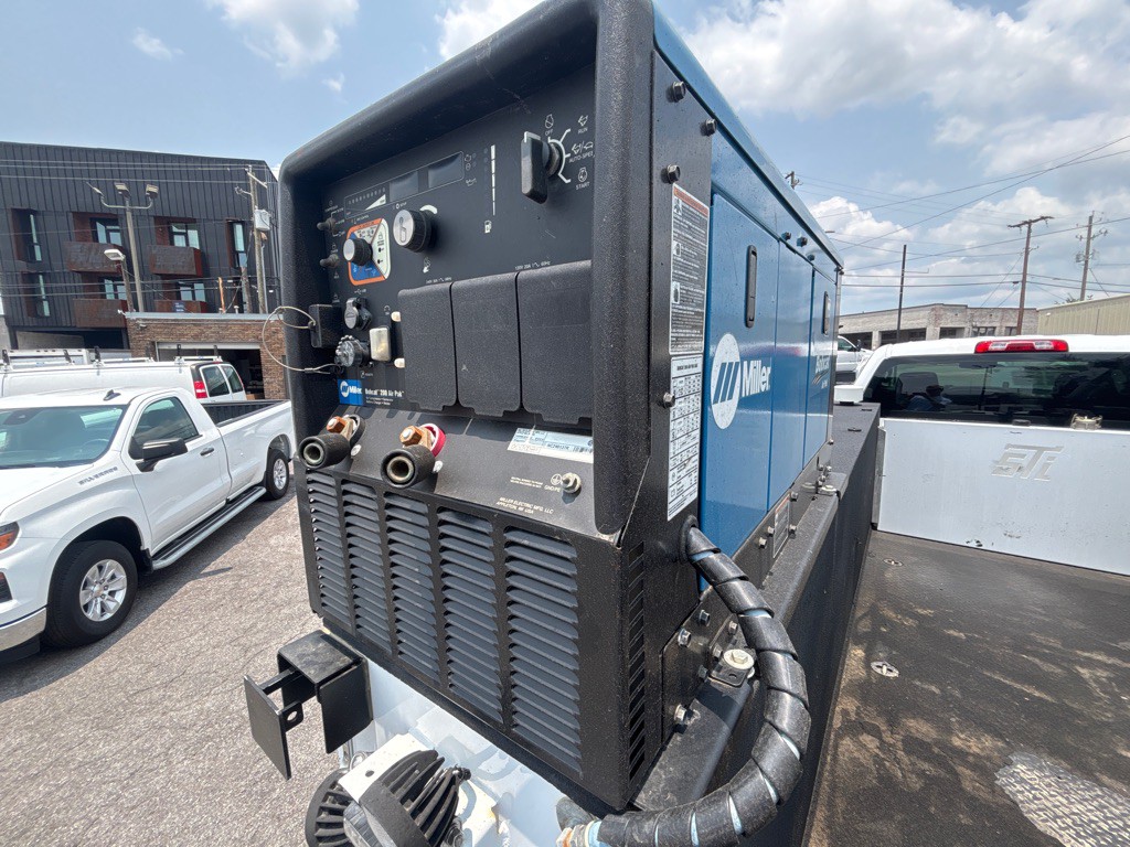 2022 Chevrolet 6500 Image 38