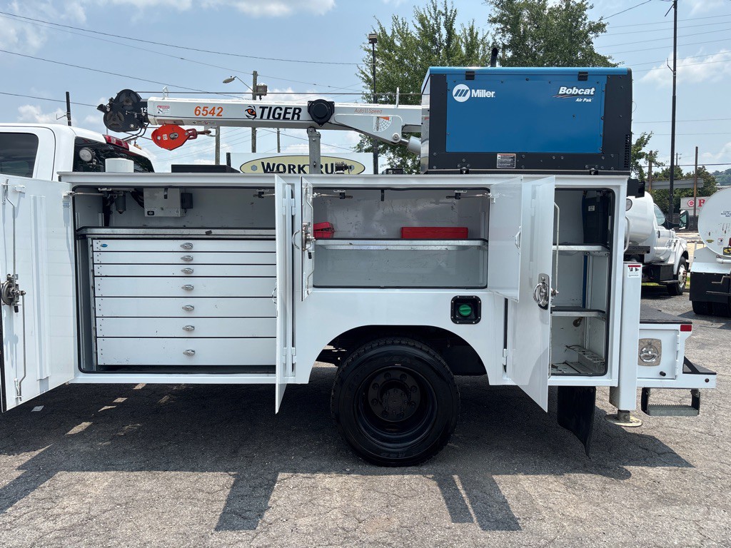 2022 Chevrolet 6500 Image 41