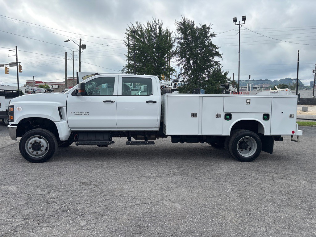 2022 Chevrolet 5500 Image 2