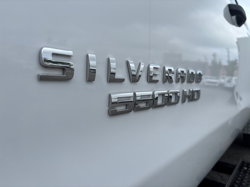 2022 Chevrolet 5500 Image 10