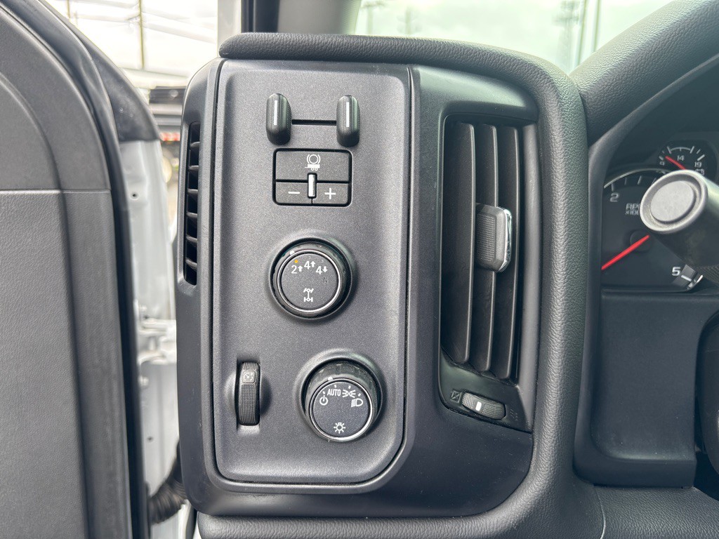2022 Chevrolet 5500 Image 14