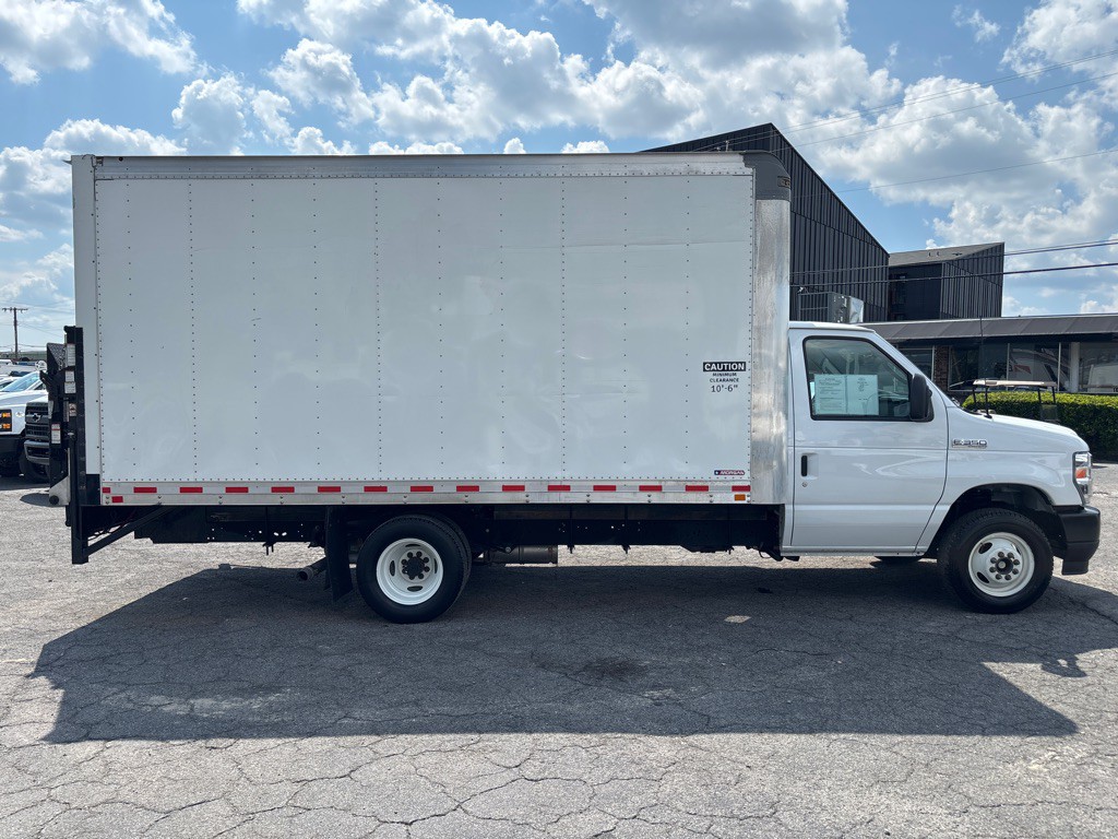 2023 Ford E-350 Image 6