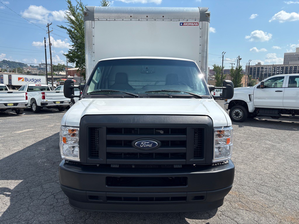 2023 Ford E-350 Image 8